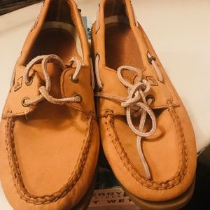 Sperry boat shoes tan size 8.5